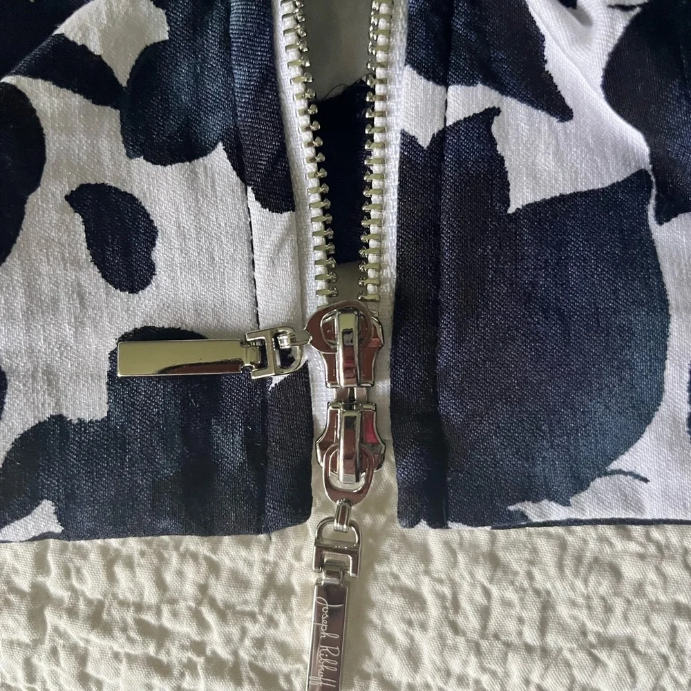 Joseph Ribkoff Navy and White Floral Blazer - Picture 4 of 11